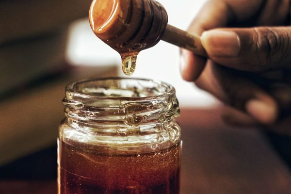 Manfaat Madu: Penguatan Kesehatan dengan Emas Alam